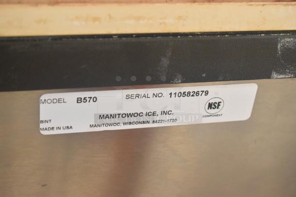 Manitowoc SD0602A ice head on B570 bin, 208-230V, 1 phase. Serial No. 110582679, NSF certified. Made in USA.