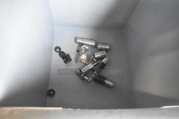 Manitowoc SD0602A ice head and B570 bin, 208-230V, 1 phase. Includes miscellaneous metal components inside the bin.