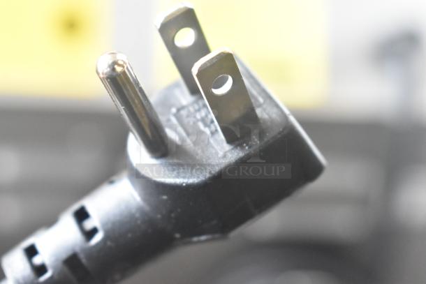 Close-up of plug for Vito Fryfilter VITO XL. New condition, minor aesthetic blemishes noted. 100-120V, 1 Phase.