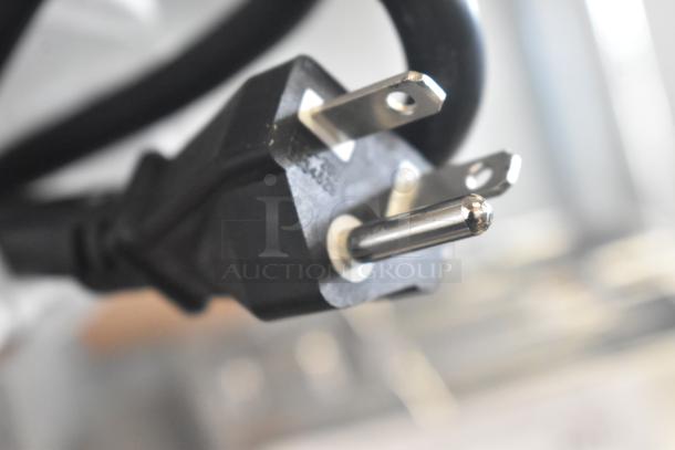 2023 Avantco IC3500 induction range plug, 208-240V, 1-phase; brand new, minor scratches and dents.