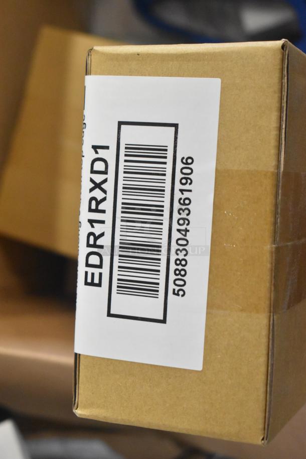 Box with label indicating "EDR1RXD1," barcode, and serial number. No signs or markings of "512XKD707BK."