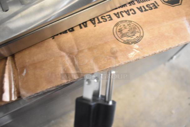 BRAND NEW SCRATCH AND DENT! Countertop warming display case merchandiser with 115 volts, 1 phase plug, on cardboard box.