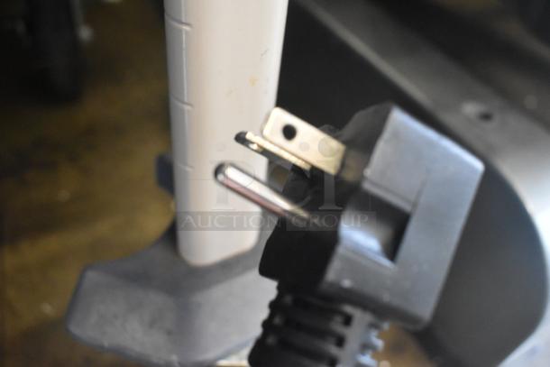 Plug of Avantco 184T3600D commercial conveyor toaster. Scratch and dent condition, 3600W, 240V plug.