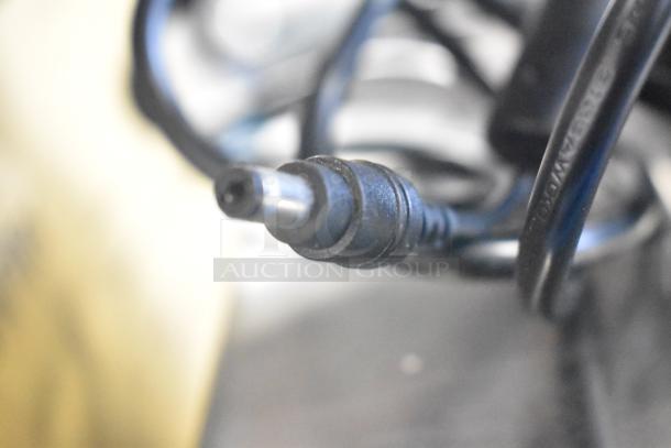 BRAND NEW AvaTek PCS40 40 lb. digital price computing scale. Legal for Trade, model 334PCS40, scratch and dent condition.