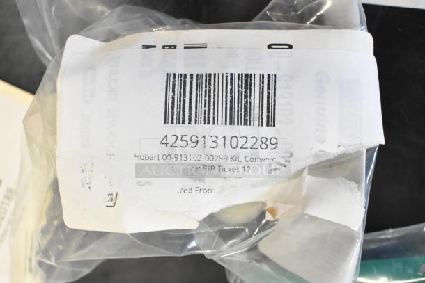 Barcode label on Hobart 00-913102-00289 Kit, Conveyor Roller, model 425913102289. New condition in packaging.