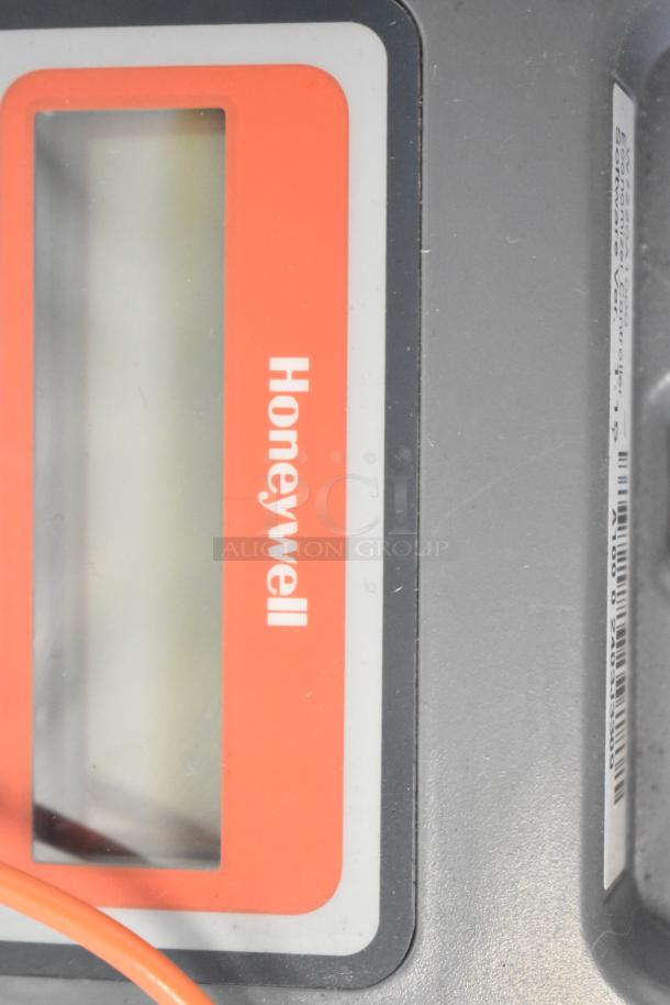 Daikin Hood with McDaniels Metal 122-DK-090 Economizer, scratch and dent condition; Honeywell branding visible.