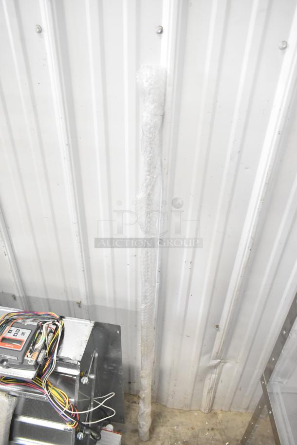 Brand new Daikin hood with McDaniels Metal 122-DK-090 vertical/downflow low leak Jade economizer. Scratch and dent condition.