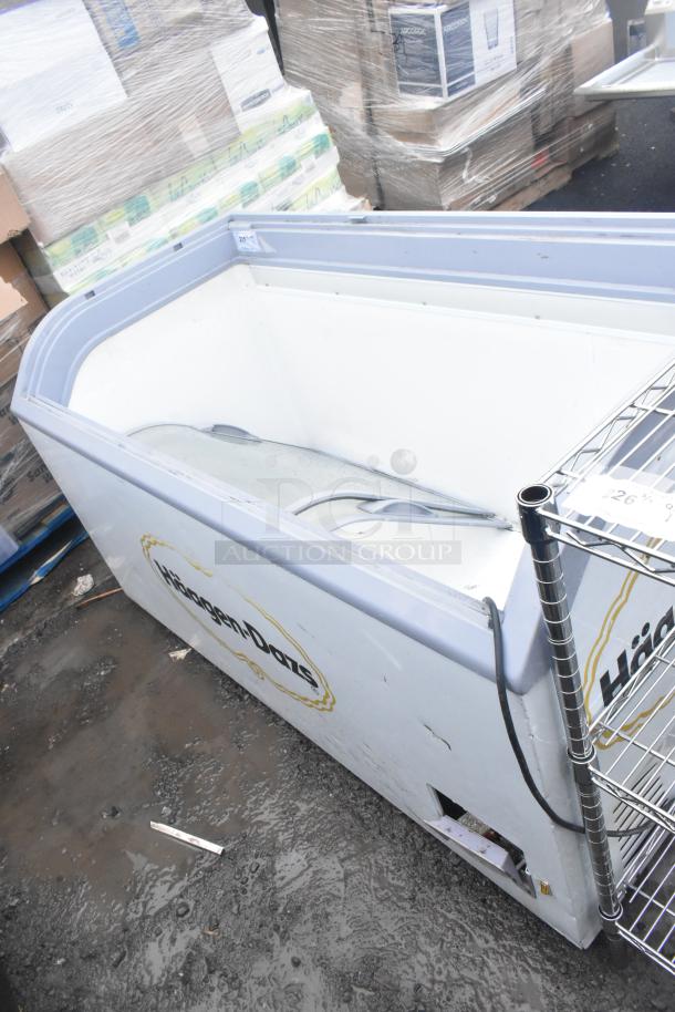XS-500YX Novelty Ice Cream Chest Freezer, 115 Volts, branded exterior, used condition, visible surface wear.