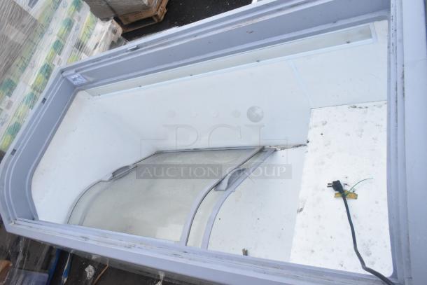 XS-500YX Novelty Ice Cream Chest Freezer, 115V, 1 Phase. Visible wear inside, glass sliding doors, plug cable attached.