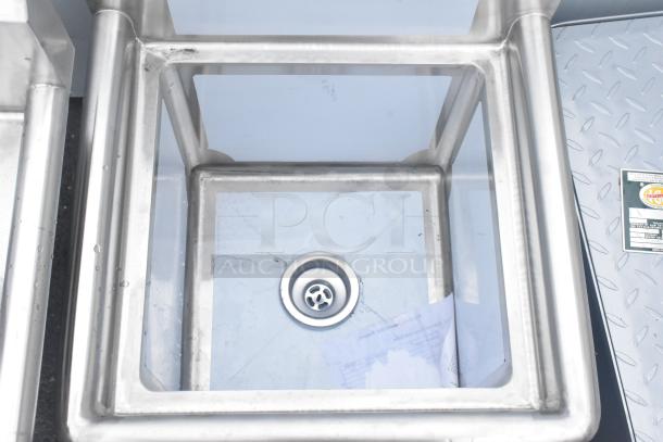 Steelton 522CS11515 commercial sink, 18-gauge stainless steel, 15" x 15" x 12" bowl, scratch and dent, no legs.