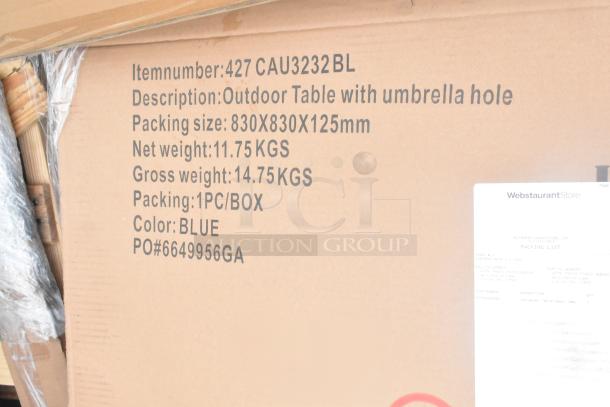 Cardboard box labeled for outdoor table with umbrella hole, item 427 CAU3232BL, net weight 11.75 kg, blue color.