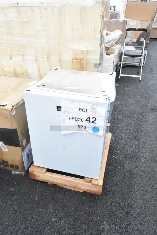 2025 Scotsman HST21-A stainless steel ice dispenser stand, 21.5"x23.75". Brand new, scratch and dent. Tag reads "PCI FEB26-42 876".