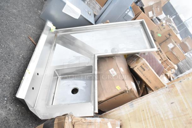 BRAND NEW Regency 600DDTI60R 5' 16-gauge stainless steel L-shape dishtable, right island, visible scratches and dents.