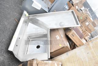 BRAND NEW Regency 600DDTI60R 5' 16-gauge stainless steel L-shape dishtable, right island, visible scratches and dents.