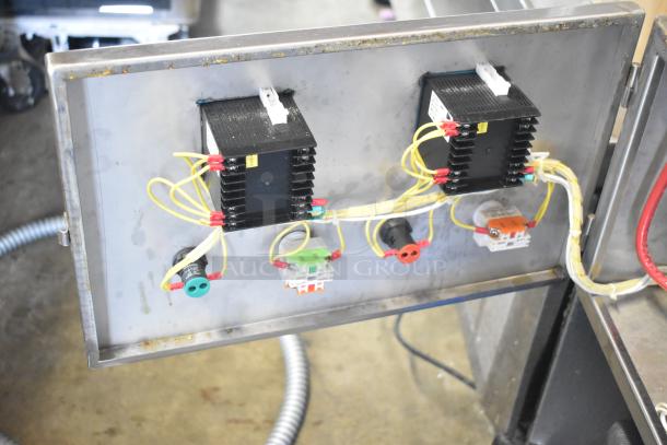 DYZ500 electric countertop fryer, 110V, includes 4 metal baskets. Features internal wiring components.