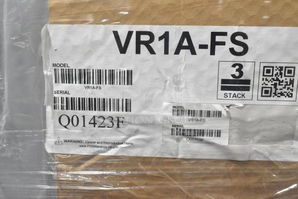 Box label for 2025 Hoshizaki VR1A-FS commercial cooler, 115V, 1 phase. Includes model, serial number Q01423F, and a warning label.
