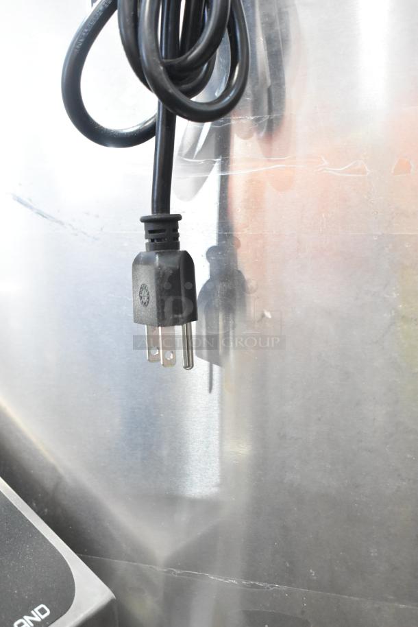 Metro HBCS8-BP countertop heated cabinet, brand new condition. Features insulated pass-through design and simple controls. 120V.