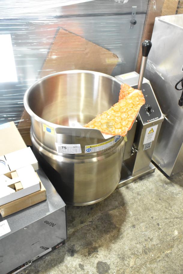 BRAND NEW 2025 Cleveland KET-12-T 12 Gallon Tilting Steam Kettle, 208/240 Volts, 1 Phase, slight scratches, bubble wrap inside.