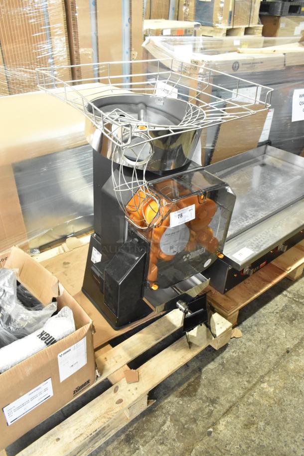 BRAND NEW SCRATCH AND DENT Zumex 08577 Speed Up Juicer, automatic feed, 40 fruits/min, 115V, minor cosmetic damage.