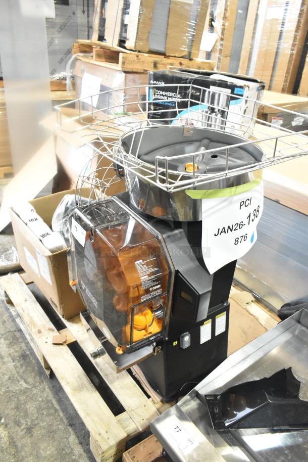 Brand new Zumex 08577 Speed Up juicer, scratch and dent, automatic feed, 40 fruits/minute, 115V, 1 phase, countertop model.