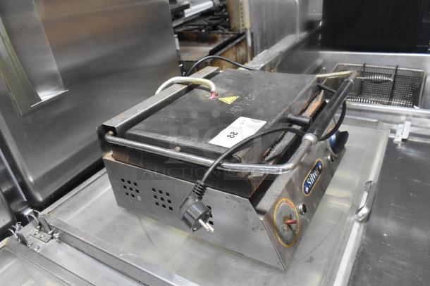 Isikgaz 2030-12 countertop panini press, 220-230V, used condition, with plug visible, possibly scratched exterior.