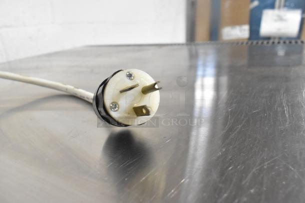 Socket plug detail of Empero EMP.PFE4-U Countertop Convection Patisserie Oven, 208V, 1 Phase.