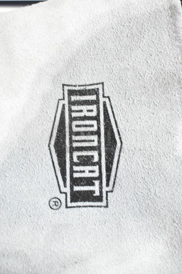 Ironcat glove close-up with logo. Part of auction lot with 31 various items including plates.