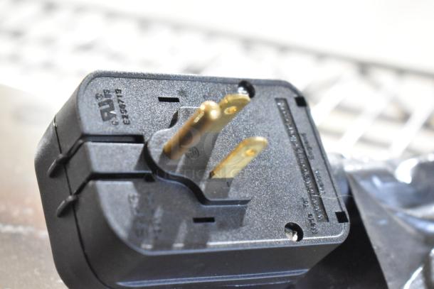 Brand new Pavoni ALADIN stainless steel sugar heating lamp plug. Model 59AALADIN, 120 volts, 1 phase. Scratch and dent condition.