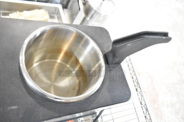 Server FSPW-SS 81140 Supreme 3 Qt. Hot Topping Warmer with Pump, 120 Volts, 1 Phase, in good condition.