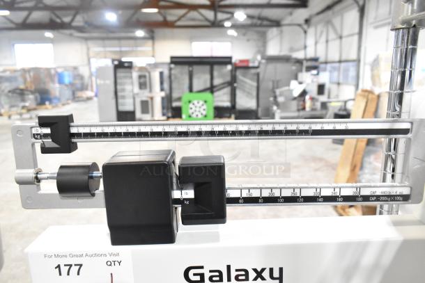 Galaxy floor style scale with dual measurement in pounds and kilograms. Metallic finish, capacity up to 440 lbs (200 kg), excellent condition.