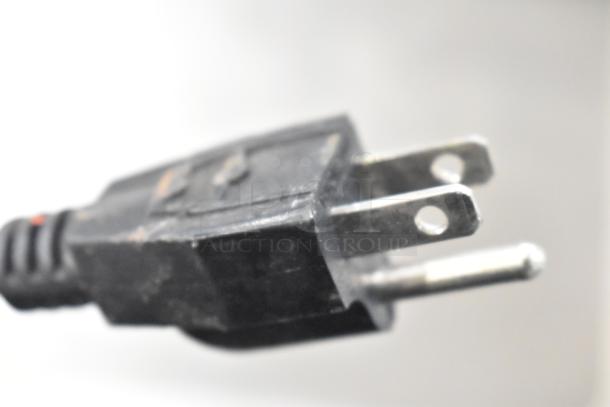 Close-up of a power plug for the Winco FW-L600 Countertop Food Warmer, 120 volts, 1 phase.