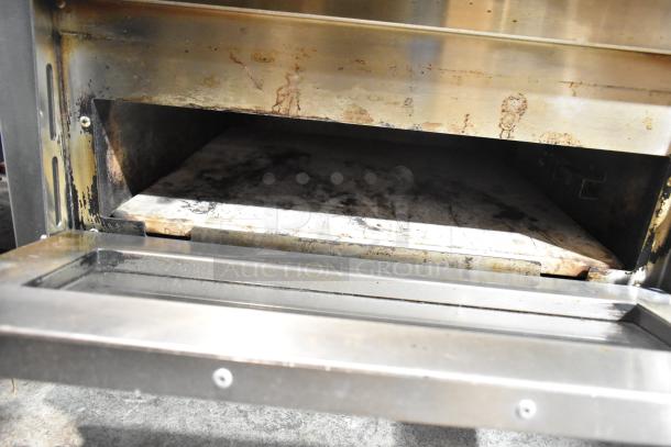 Avantco 177DPO18DD double deck countertop pizza/bakery oven with cooking stones, independent chambers, 240 volts, used condition.