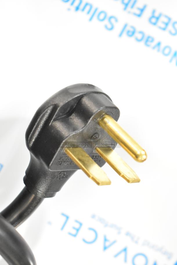 Cooking Performance Group 351COFT4M convection oven plug, 208-240V, 1-phase. Note: Oven has broken glass.