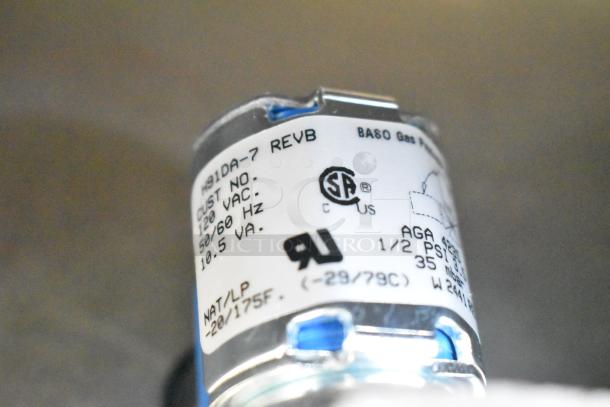 Set-n-serv Drop Ice Bin image showing a detailed view of a component with markings: 120 VAC, 50/60 Hz, CSA certification.