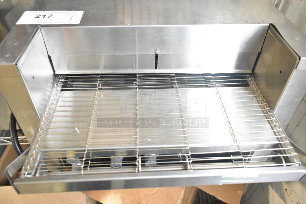 BRAND NEW Vollrath JT2000 Conveyor Toaster, 208 Volts, 1 Phase, 1 1/2" opening. Scratch and dent condition.