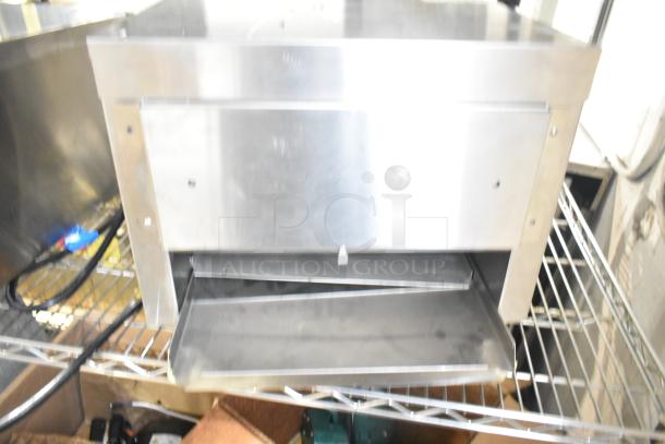 Brand new Vollrath JT2000 conveyor toaster, 208V, with 1.5" opening. Slight scratches, stainless steel build.