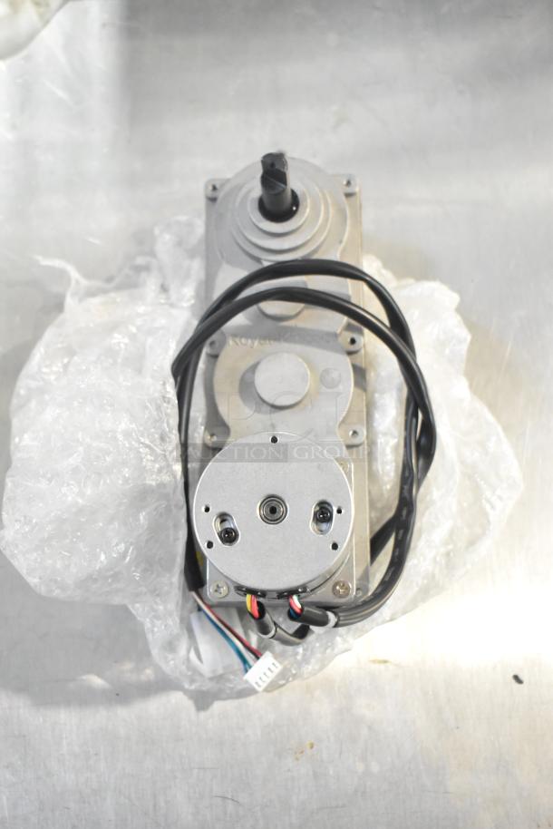 Royal Kincool FL57BLS01-24V-4000AD-01 round motor, silver, wires attached, in new condition with bubble wrap packaging.