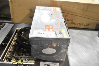 IN ORIGINAL BOX! Halo LT56079FS1EWHR6PK baffle downlight set, 6-pack. Features easy installation, Selectable CCT, new condition.