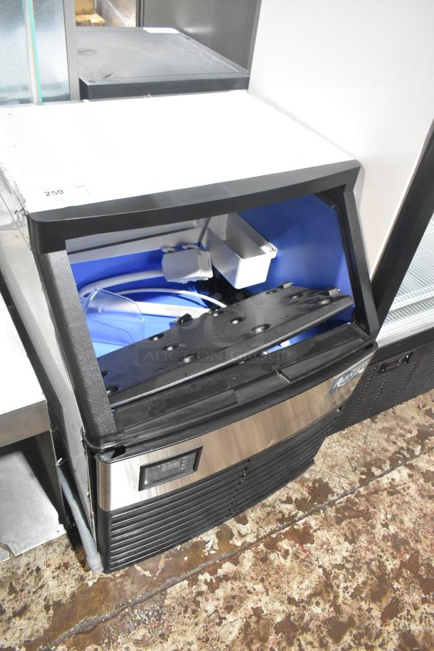 Brand new Avantco 194UCF280A undercounter ice machine, 299 lb. capacity, 115V, 1 Phase, scratch and dent condition.