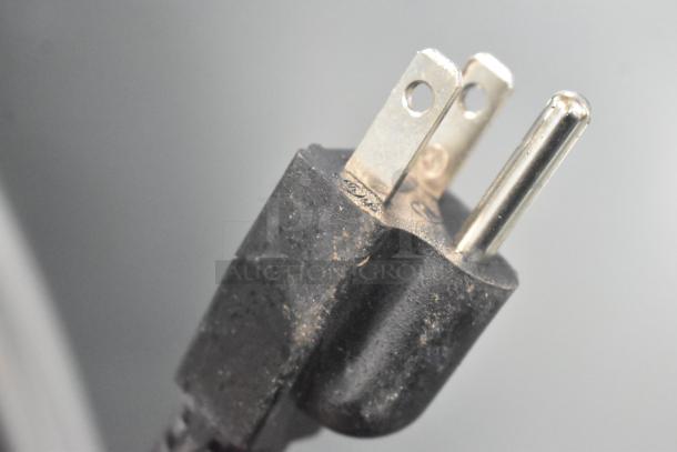 Frigidaire EFR840-MINT-6COM mini cooler plug, 115V, 1 phase, shows standard three-prong design.