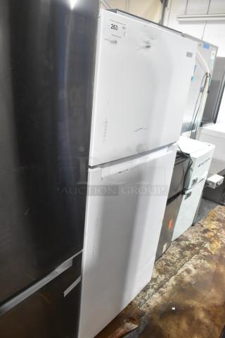 Vissani MDTF14WH5 cooler with freezer, 115V, 1-phase. White exterior, visible wear, sticker indicates auction info.