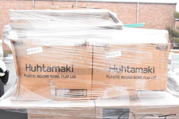 Pallet with Huhtamaki 89041 plastic round bowl flat lid boxes, wrapped in plastic, indicating 21-brand new items.