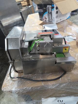 Brand new AvaMix Model 928ADM2 conveyor unit, 115V, 1 phase. Visible scratches and dents on stainless steel body.