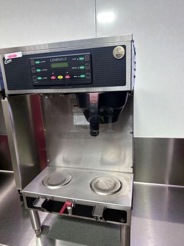 Wilbur Curtis GEMTS10A1000 Gemini Twin Coffee Brewer, stainless steel, 220V, UL & NSF listed, fully operational, excellent condition.