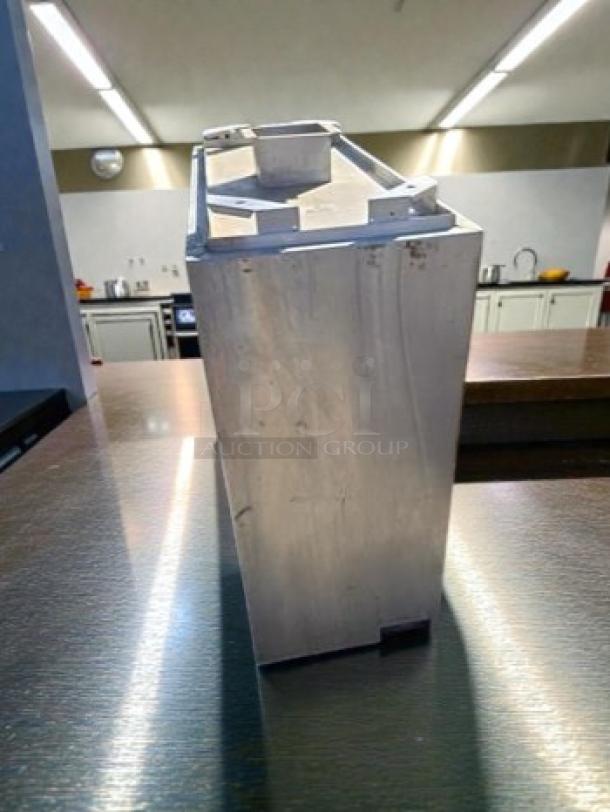Halton stainless steel commercial vent hood, model HAL-L-VENT-0534, in prime condition, fully operational.