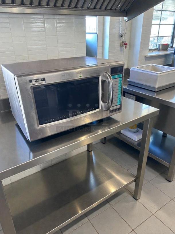 Sharp R-21LV Commercial Microwave Oven, 1000W, stainless steel, premium condition, fully tested, operational, model SHA-M-MIC-0342.