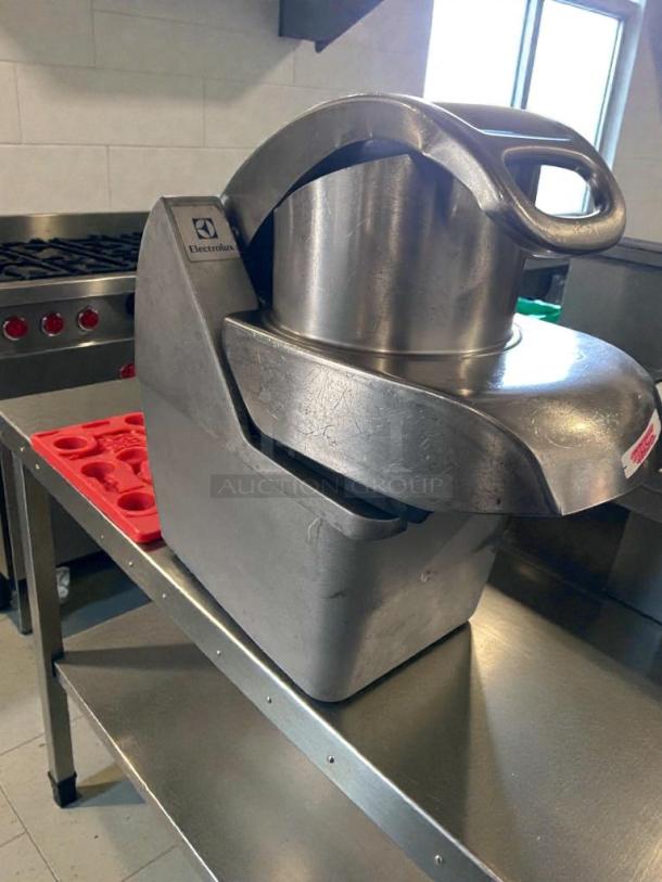 Robot Coupe TRS 22 food processor, premium condition, heavy-duty, fully tested, metal exterior, operational, tabletop model.