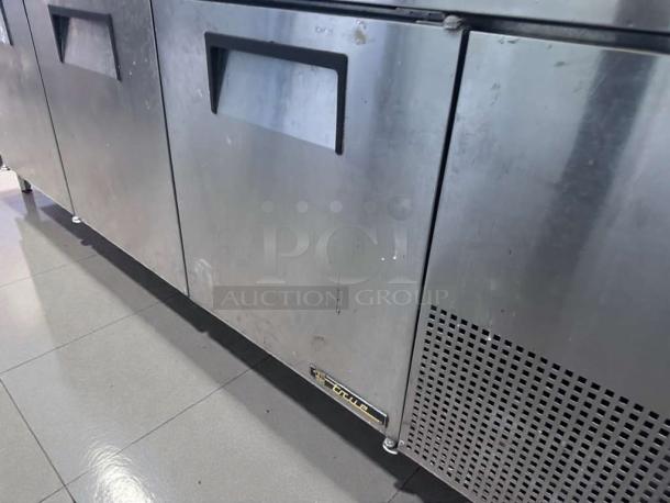 True TPP-93 commercial pizza prep table, 93" wide, 3-door, cutting board top, pristine condition, fully tested.