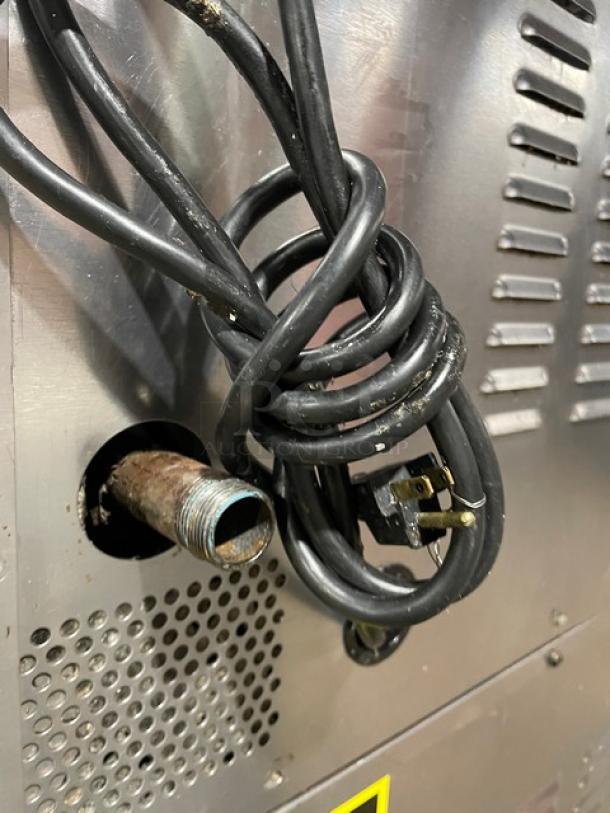 Vulcan SGD4D1 commercial stainless steel convection oven with wiring and vent details shown. Natural gas powered.