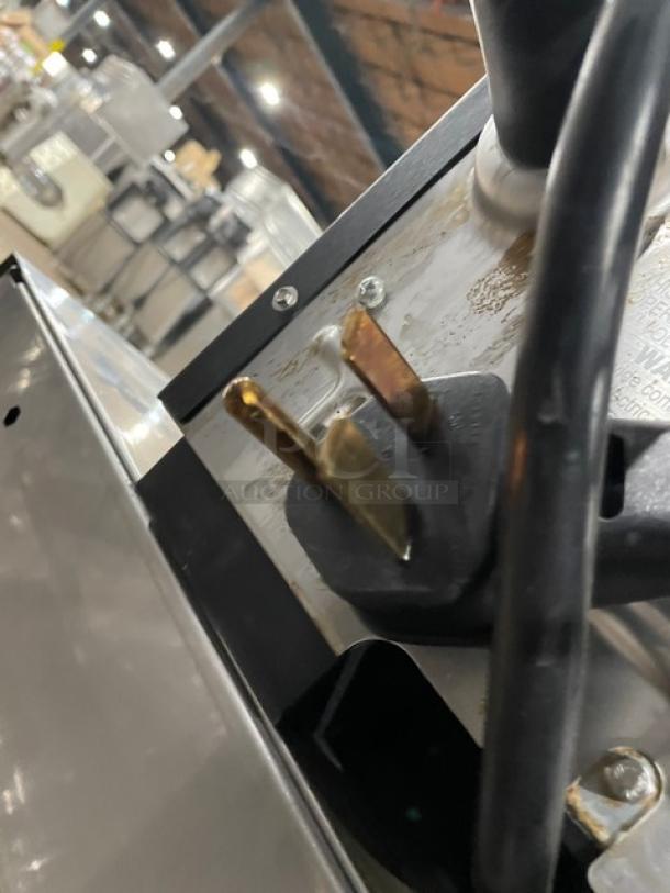 MerryChef Eikon E2S commercial countertop rapid cook oven plug, black, 208/240V, 1 phase, SN: 2108213092096.